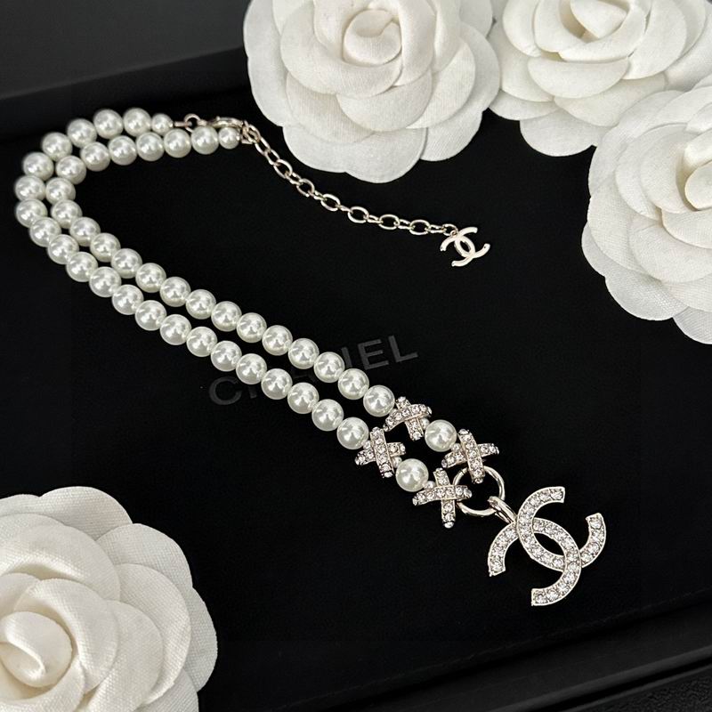 Chanel necklace 1lyx80